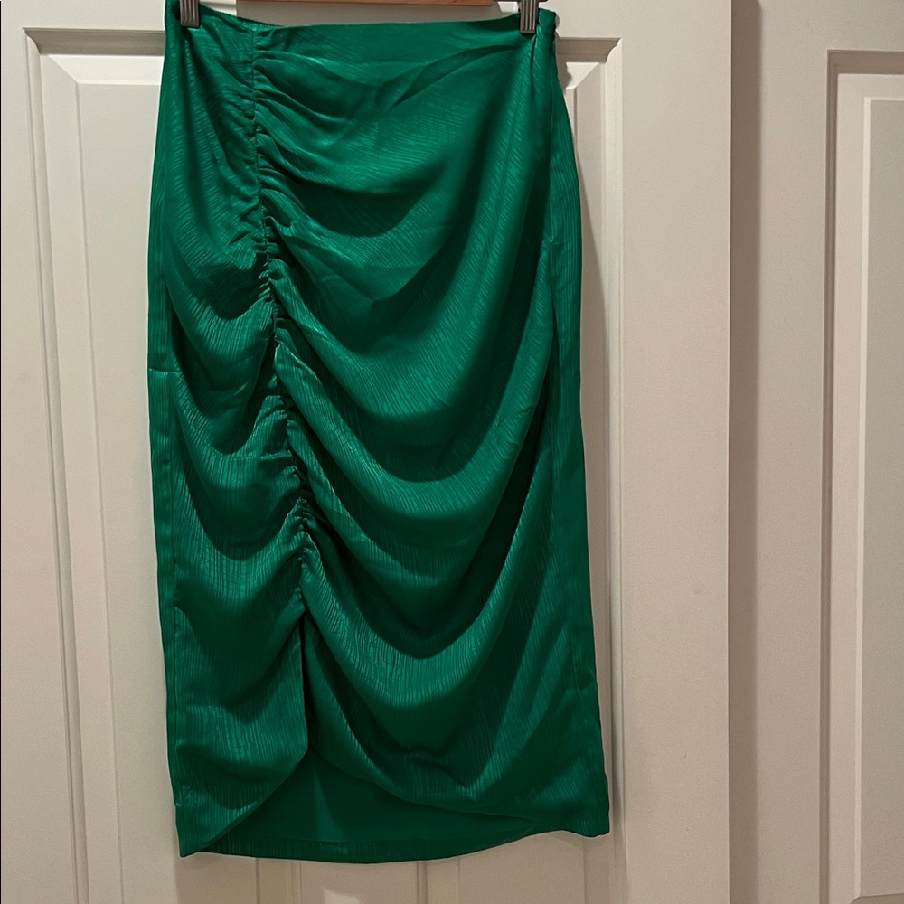 House of Harlow 1960 Vibrant Green Ruched Pencil Midi Skirt New w/o tags